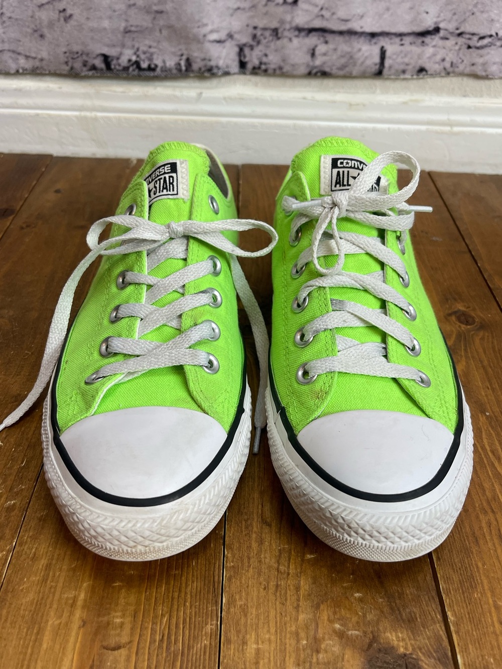 Converse neon green low top sneakers Mens size 7, Womens size 9 - Picture 2 of 8